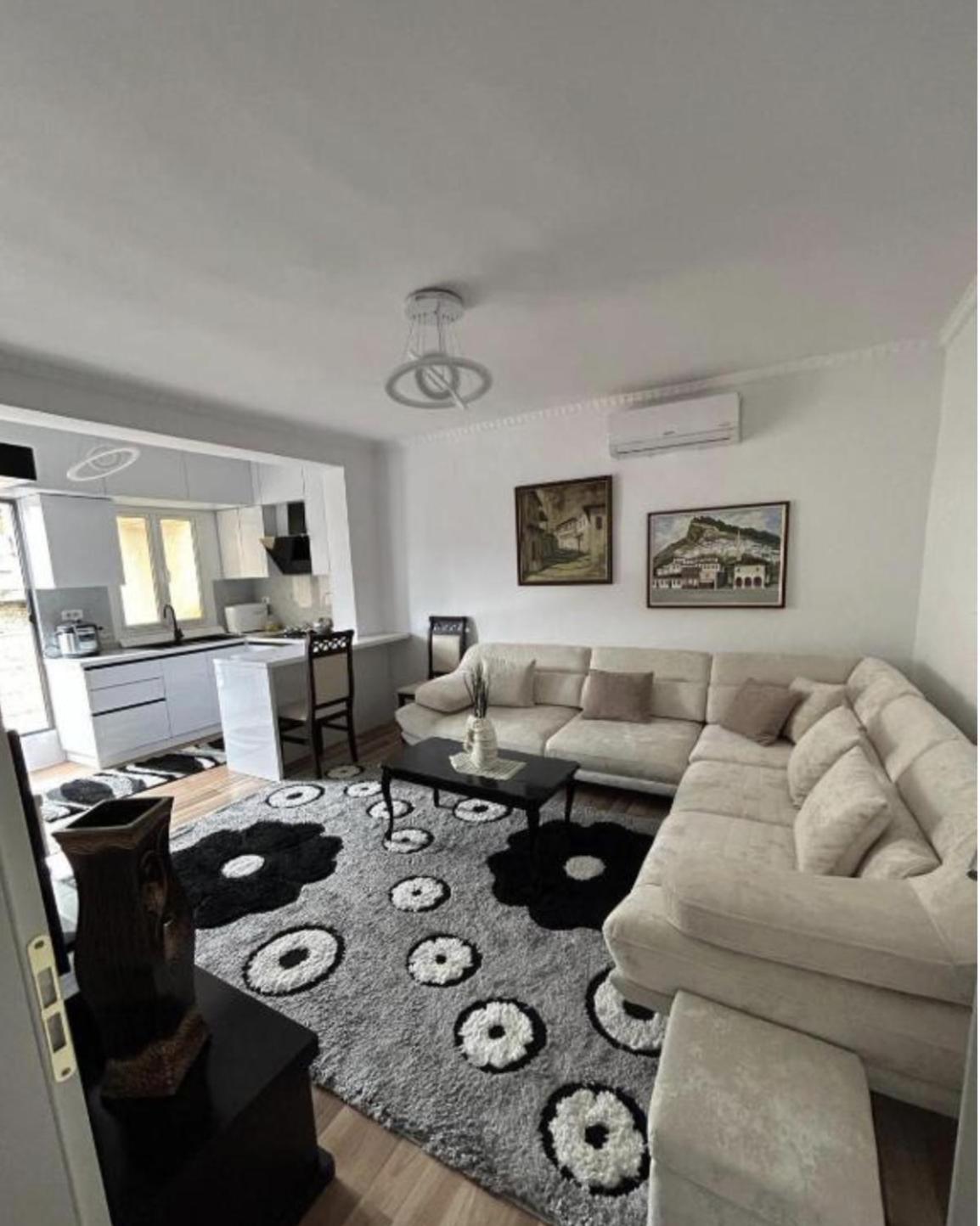 Flat In Berat'S Center Διαμέρισμα Εξωτερικό φωτογραφία