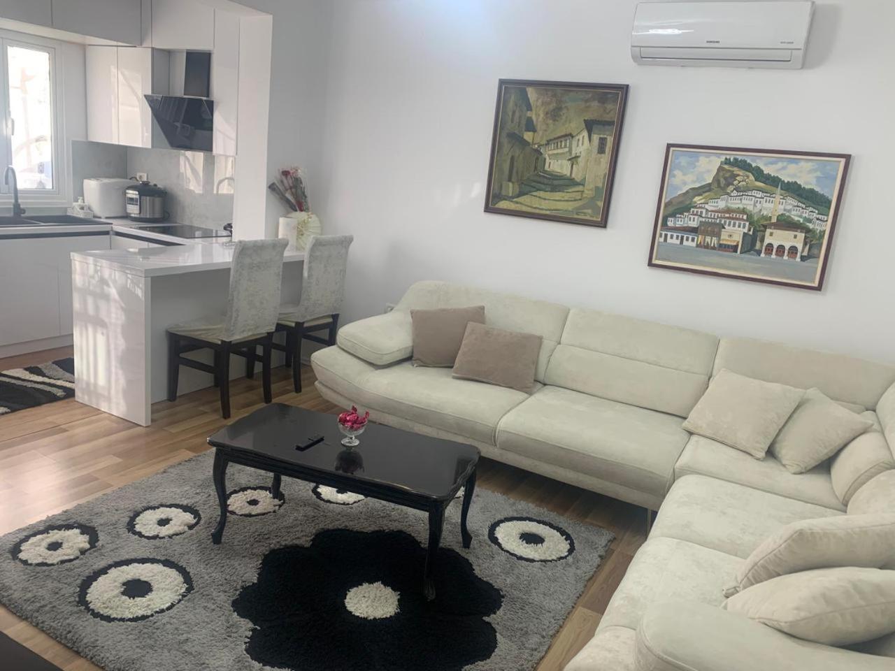 Flat In Berat'S Center Διαμέρισμα Εξωτερικό φωτογραφία