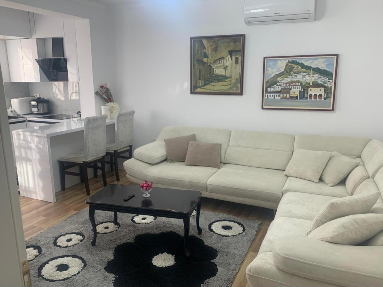 Flat In Berat'S Center Διαμέρισμα Εξωτερικό φωτογραφία